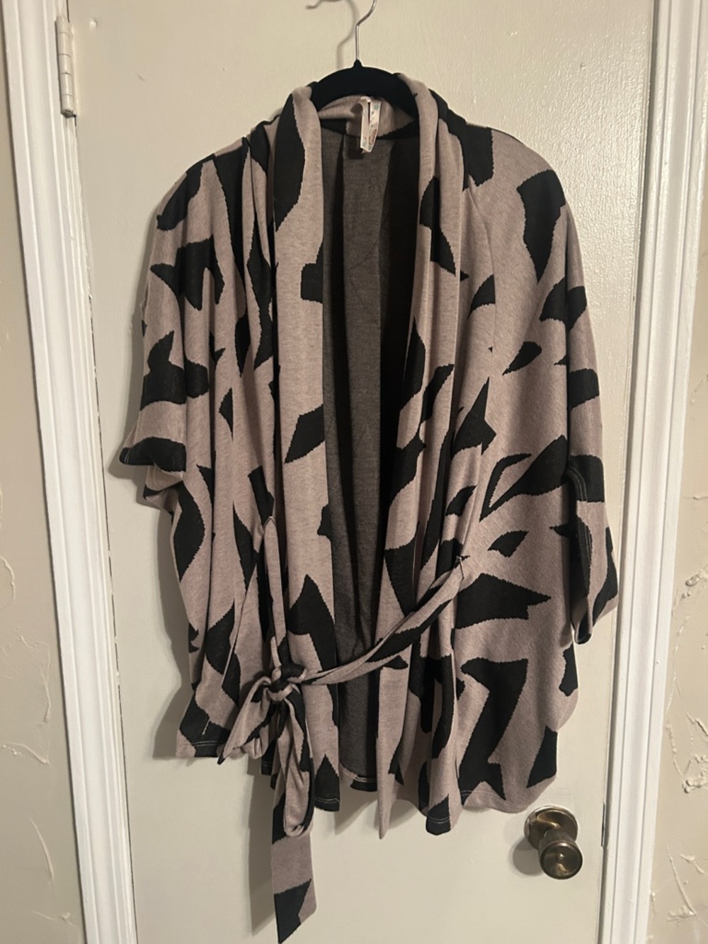 Woven Open-Front Kimono Jacket in Taupe & Black